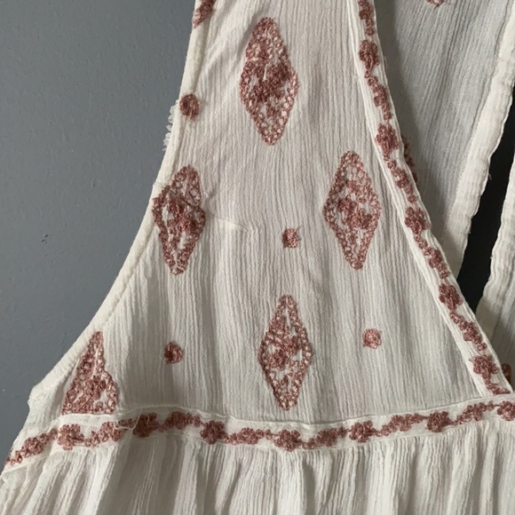 FREE PEOPLE size medium white embroidered tank top blouse with v neck line - Picture 3 of 8